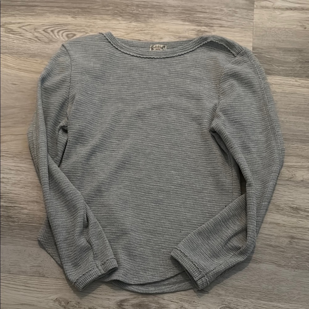 Light Gray Crewneck Sweater with Long Sleeves